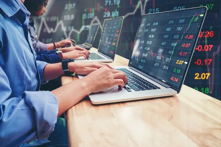 苹果(AAPL.US)面临转型压力，华尔街警告：需警惕“黑莓时刻”